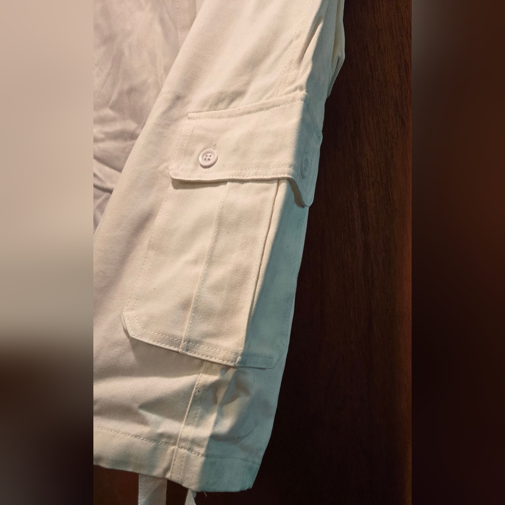 Knockout Jeans white cargo shorts sz34 w/belt - Picture 3 of 8